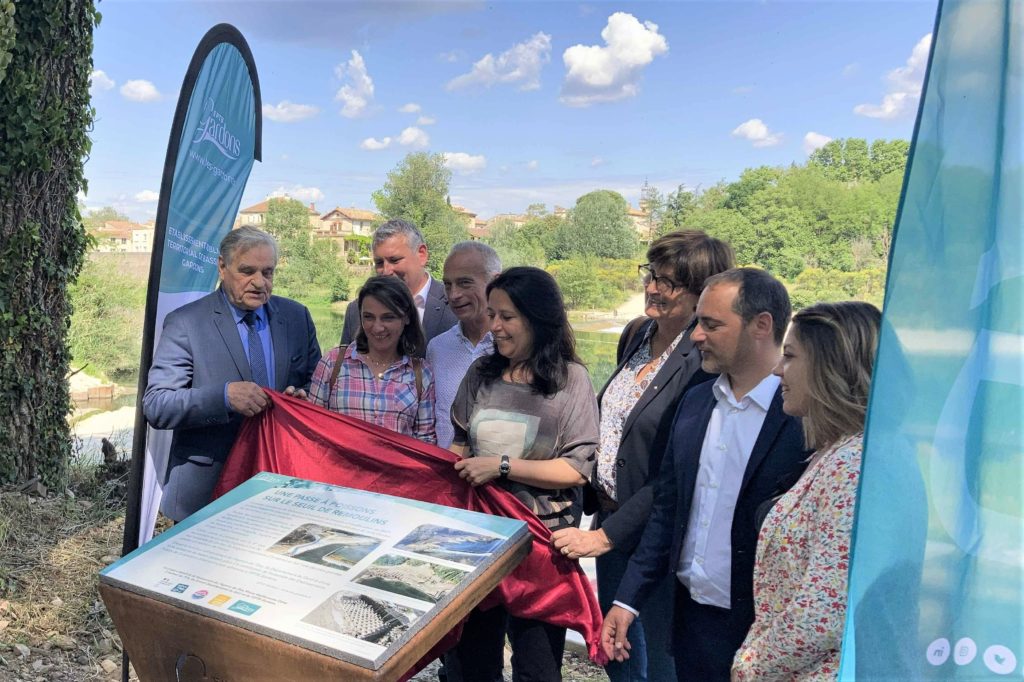 Inauguration de la nouvelle passe à poissons du seuil de Remoulins le 9 mai 2022. Découverte de la plaque commémorative