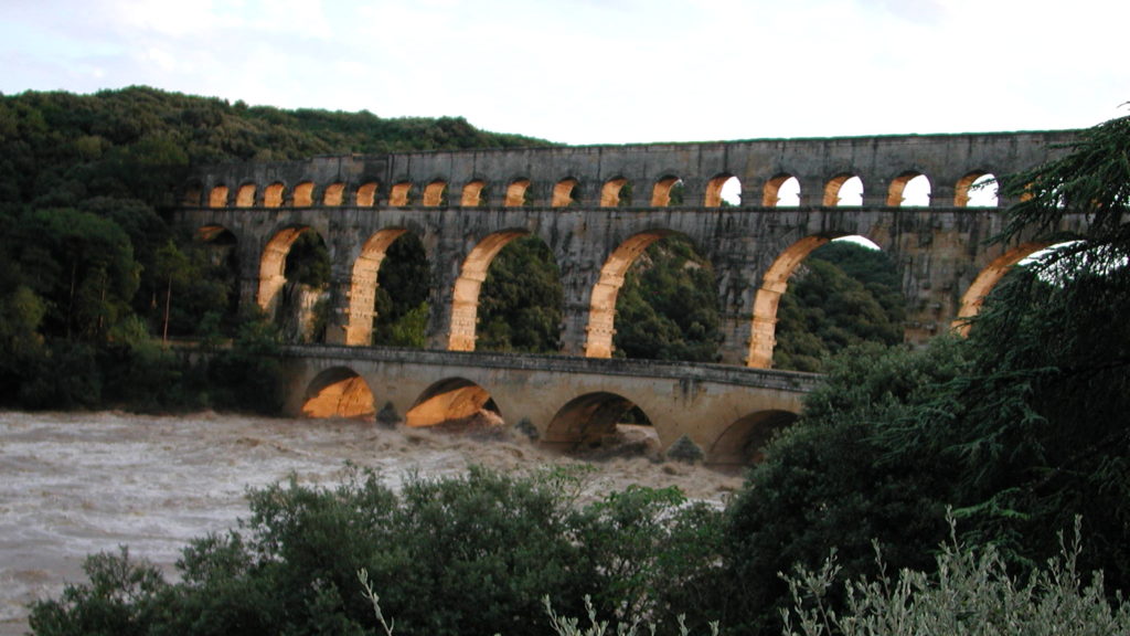 Pont du Gard crue 2002